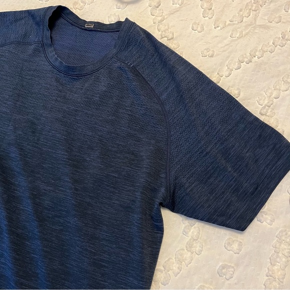Men’s Lululemon Blue Short Sleeve Top - Time to Get Dirty Shirt - size M - Picture 2 of 10